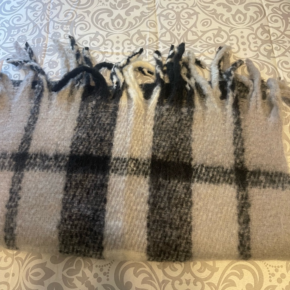 Steve Madden Black and White Plaid Scarf